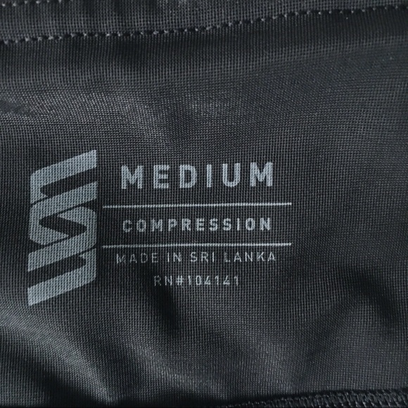 Color Block Capri Compression Leggings - Picture 6 of 6